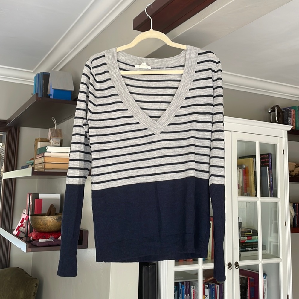 Club Monaco Deep V Sweater in Grey and Navy  - 100% Wool Size L